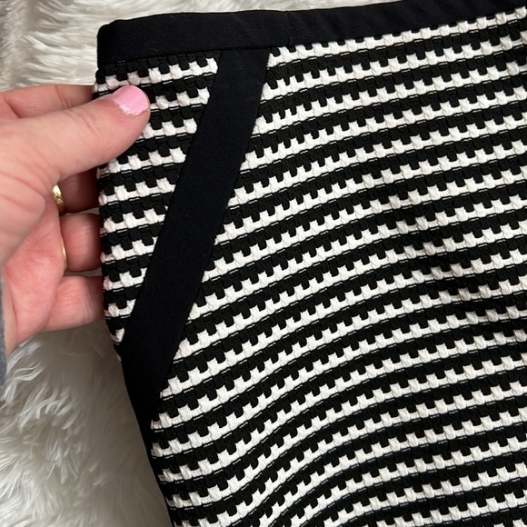 NINE WEST Black/White Pattern Fully-lined Pencil Skirt, Size 14, EUC. - Picture 4 of 6